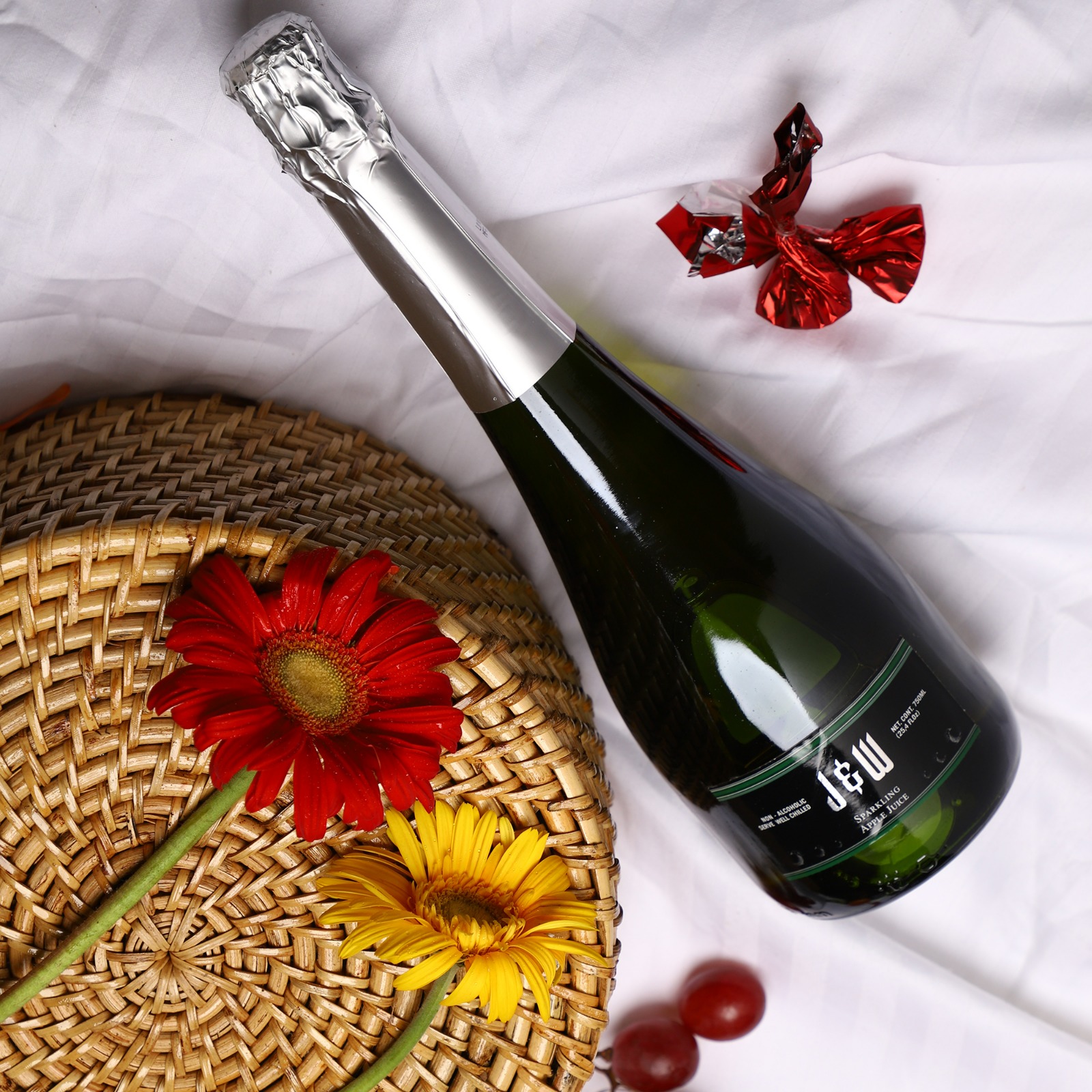 J & W Carbonated Apple Beverage